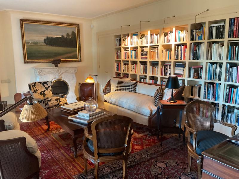 Foto 4ca9742c-45b4-4961-9657-39025992fab5. Xalet amb xemeneia calefacció aparcament piscina a Barcelona