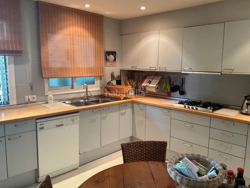 Foto 75785e63-a250-4455-9667-3a42bf9adddc. Xalet amb xemeneia calefacció aparcament piscina a Barcelona