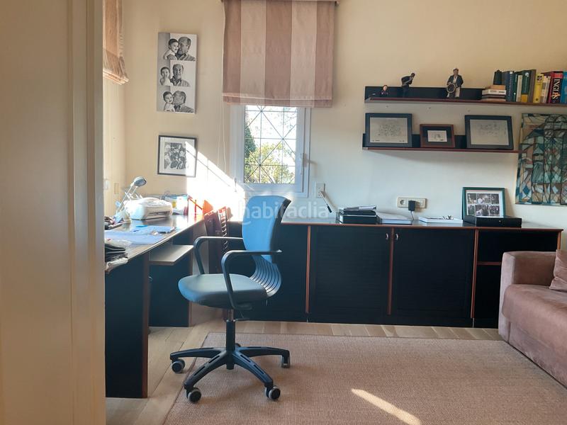 Foto 843193a0-0f5f-4bbf-b173-a20177389680. Xalet amb xemeneia calefacció aparcament piscina a Barcelona