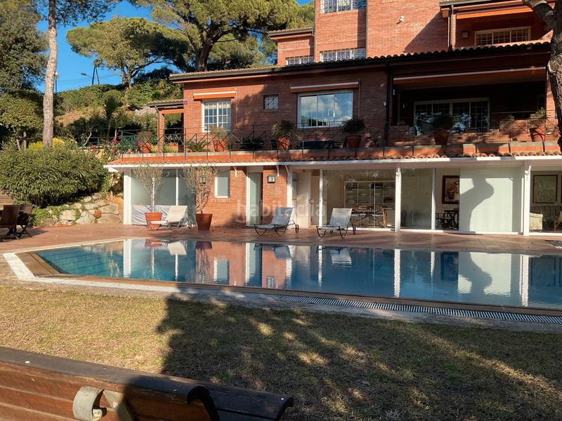 Foto 9fa6c935-a48d-4c73-aa90-b71d17c62bbf. Xalet amb xemeneia calefacció aparcament piscina a Barcelona