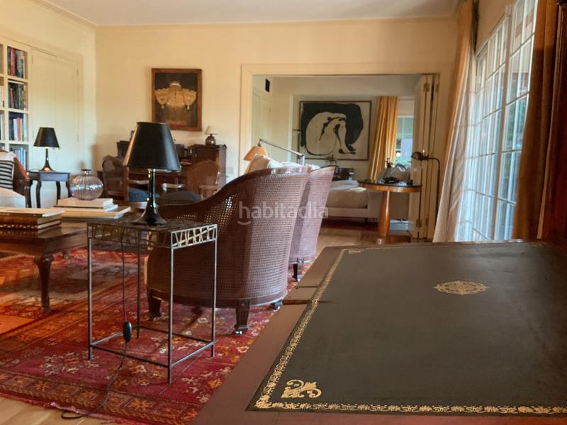 Foto c390a458-d453-4d73-b4f9-773472cc3336. Xalet amb xemeneia calefacció aparcament piscina a Barcelona