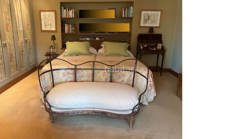 Foto c657f9ec-fc87-49a5-b4d2-78da9c754c9a. Xalet amb xemeneia calefacció aparcament piscina a Barcelona