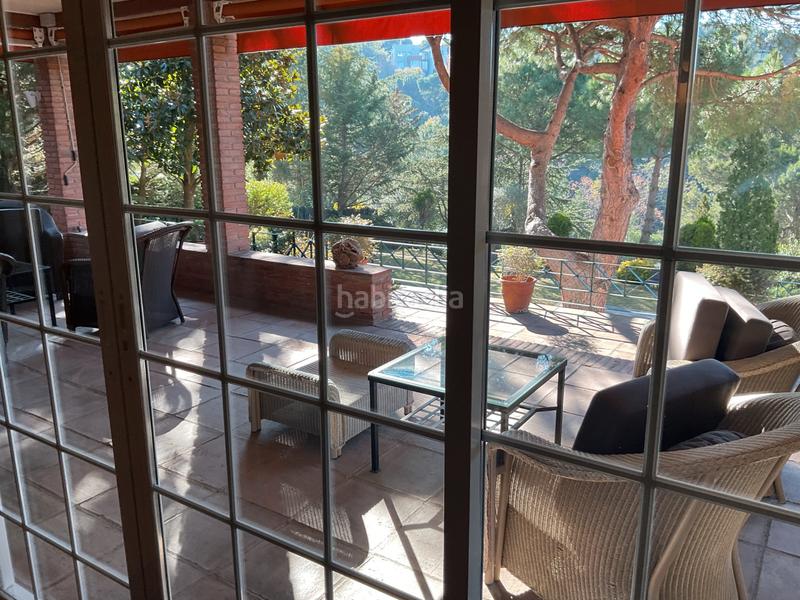 Foto c9396e1d-317a-4dd8-9719-c5f478e8f68d. Xalet amb xemeneia calefacció aparcament piscina a Barcelona