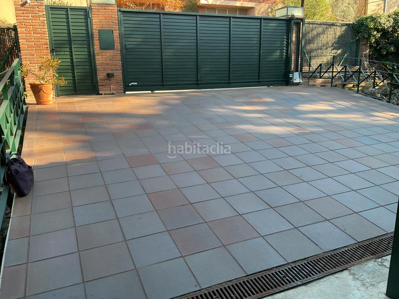 Foto caf9a312-f9f3-48d5-ae23-0bf86e801462. Xalet amb xemeneia calefacció aparcament piscina a Barcelona