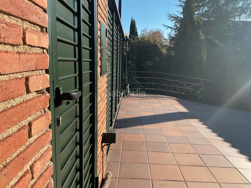 Foto e36e86eb-0adf-428b-bba3-b88de7819490. Xalet amb xemeneia calefacció aparcament piscina a Barcelona