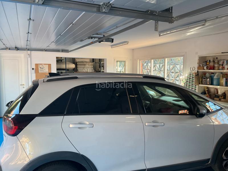 Foto e55d3450-968d-4d37-abfc-94fd1c1c854b. Xalet amb xemeneia calefacció aparcament piscina a Barcelona