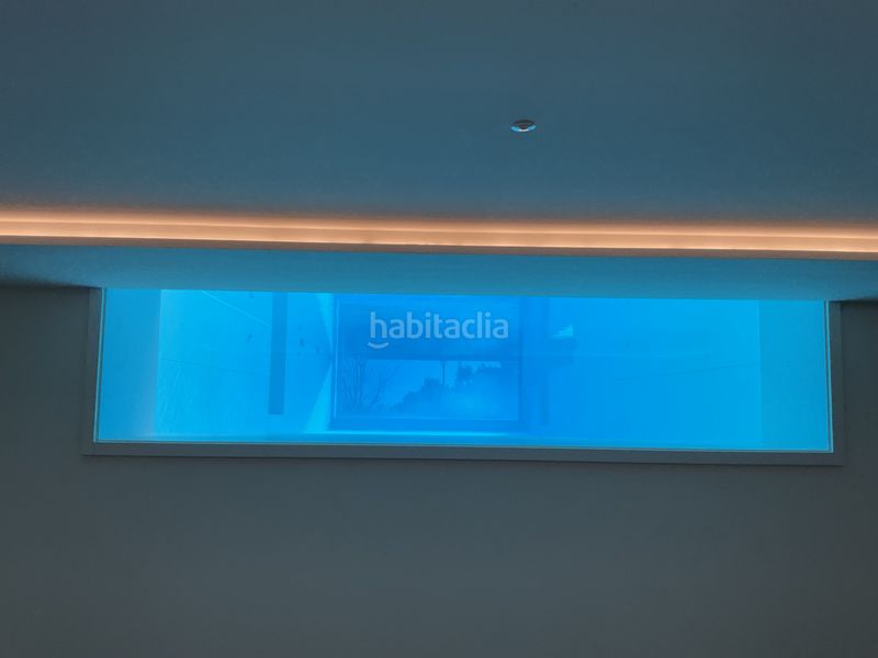 Foto 246f5fb5-a3a6-4462-ac41-2083f22b07b0. Xalet amb xemeneia calefacció aparcament piscina a Barcelona