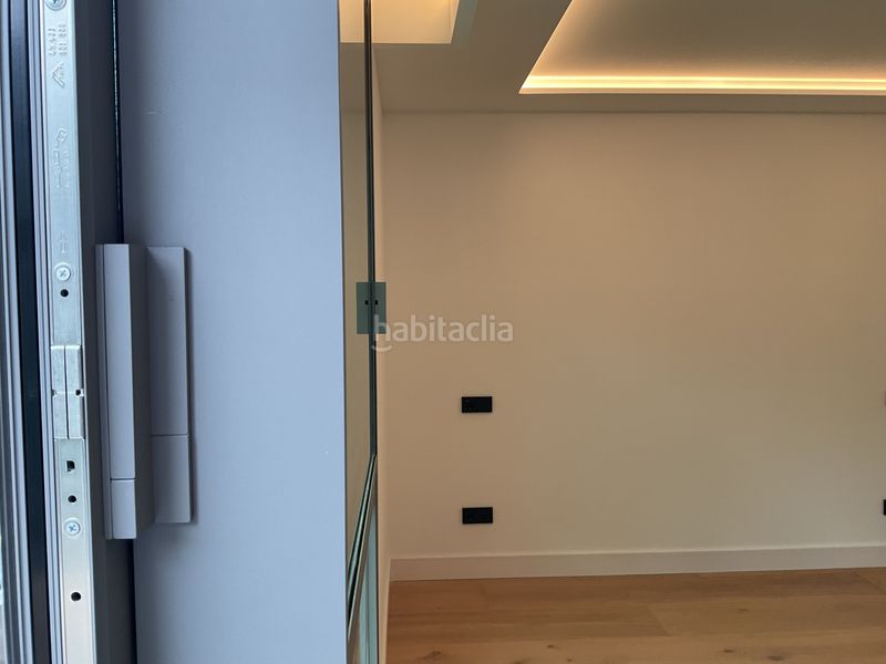 Foto 4114a811-5c1d-4071-8cde-da4682aec748. Xalet amb xemeneia calefacció aparcament piscina a Barcelona