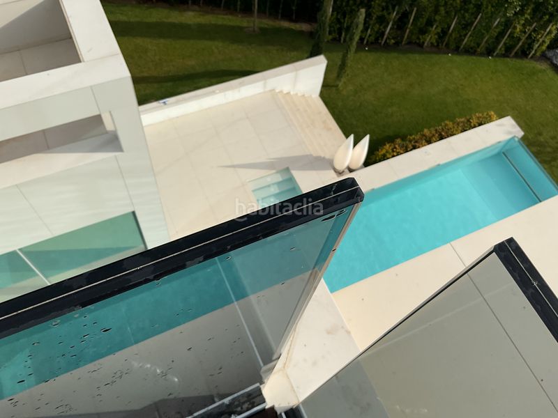 Foto 45a67019-d571-4d7c-8a1a-f406ebe338b1. Xalet amb xemeneia calefacció aparcament piscina a Barcelona