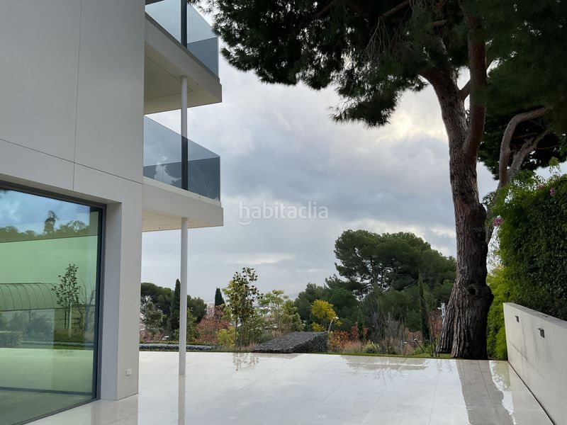 Foto a326ea6d-3c0e-4d20-9709-0fbf2e1ee20d. Xalet amb xemeneia calefacció aparcament piscina a Barcelona