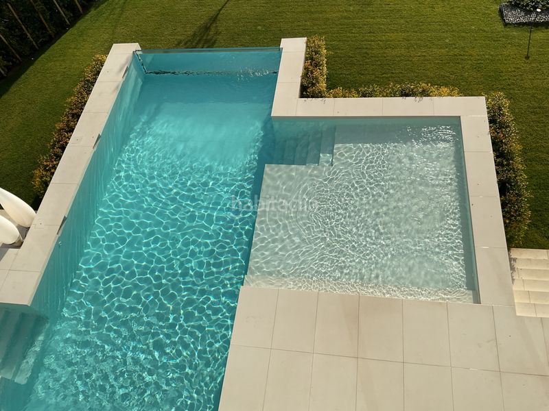 Foto b261e01a-a89e-48b1-92e5-e579ad0b034c. Xalet amb xemeneia calefacció aparcament piscina a Barcelona