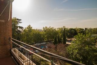 Location Appartement  Calle de sancho dávila. Piso totalmente exterior con vistas.