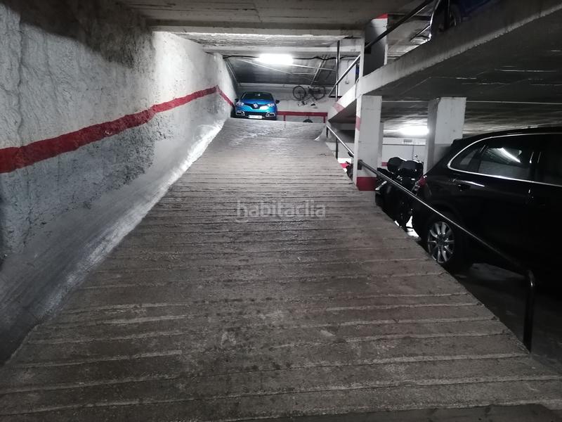 Foto 2a41a13f-08fe-4015-87a6-034e4c495f70. Parking coche pàrquing al centre en Centre-Barri Vell Girona