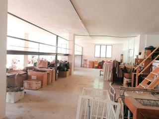 Local Comercial a Taial - Germans Sabat. Local-nave de 333 m2 con terraza