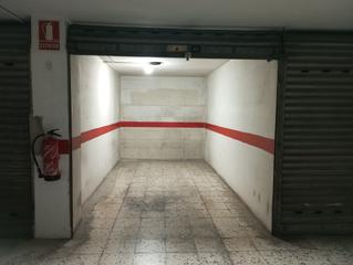 Aparcament cotxe  Carrer del mestre francesc civil. Pàrquing tancat zona "la punxa"