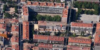 Lloguer Aparcament cotxe a Carrer castell de peralada 20. Aparcamiento a rayas