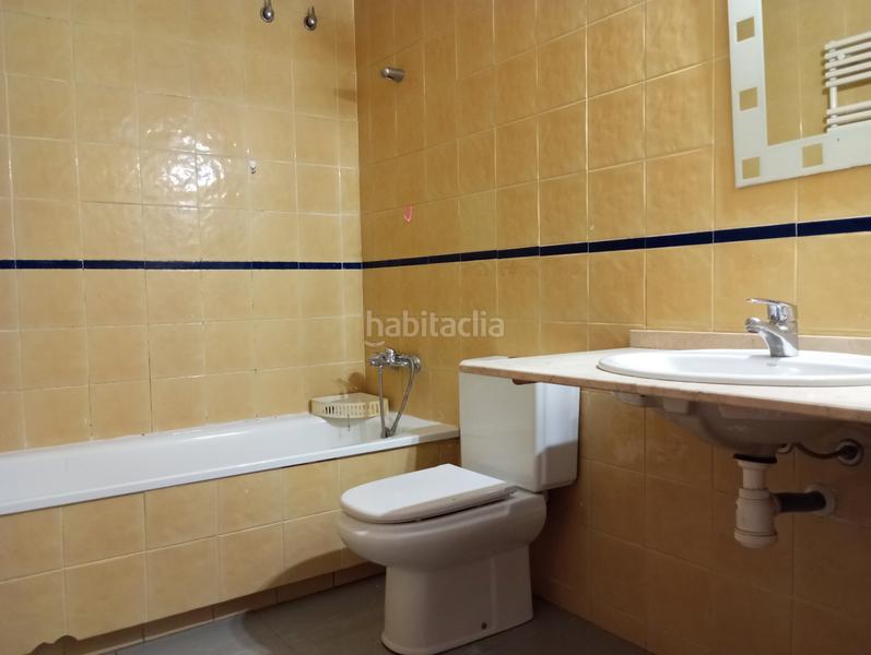 Foto b2ac41fe-ea50-41d3-b26b-d86f7002ebaf. Planta baja pis de 2 habitacions dobles i 2 banys en Girona