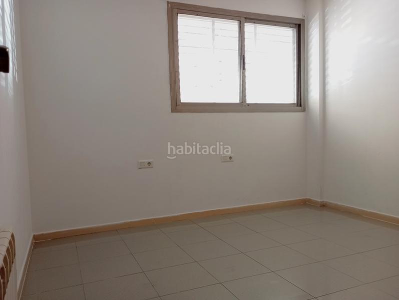 Foto b65060fb-bea5-43bd-9a34-1b2e29c2ba9e. Planta baja pis de 2 habitacions dobles i 2 banys en Girona
