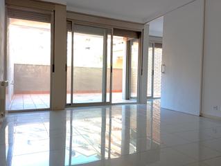 Planta baja  Carrer orient. Pis de 2 habitacions dobles i 2 banys