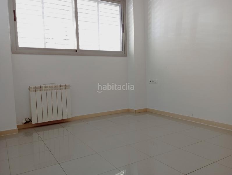Foto fc02c8cb-d0d8-48be-835c-5297b5e86972. Planta baja pis de 2 habitacions dobles i 2 banys en Girona