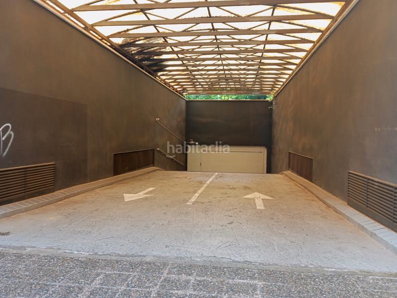 Foto bfeed414-26e7-40a8-9c02-ac4ebabf05ad. Aparcament cotxe a carrer de la riera de bugantó 7 a Girona