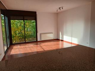 Location Appartement  Passeig tomàs de a. boada. Llagostera, sol.liciti informació a traves d'aquesta web