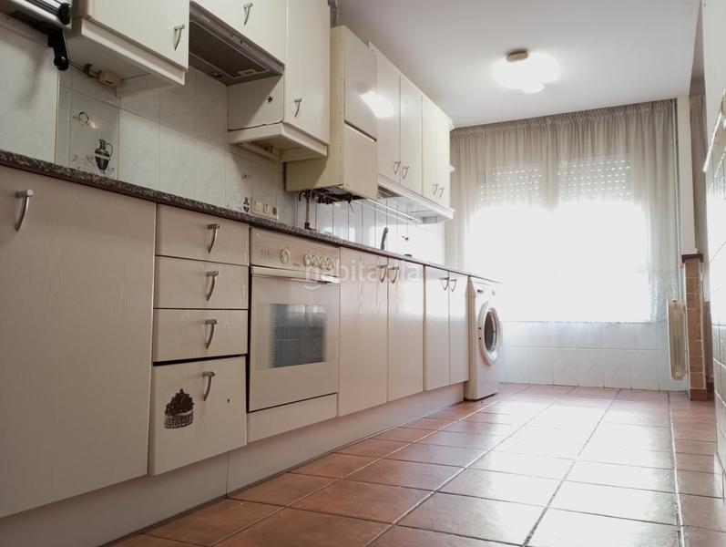 Foto a7f8241d-c1aa-4929-9658-2b36f5d5b8d7. Piso de 3 habitaciones y 2 baños en santa eugènia en Girona