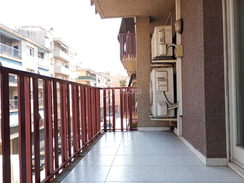 Foto a8cebee9-7246-4971-9c85-ec53f296d27c. Piso de 3 habitaciones y 2 baños en santa eugènia en Girona