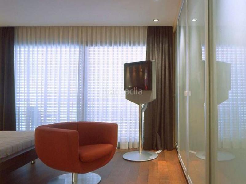 Foto db5e3f3b-b545-4c50-8420-d506150ceb19. Reihenhaus mit kamin parking pool in Sant Andreu de Palomar Barcelona