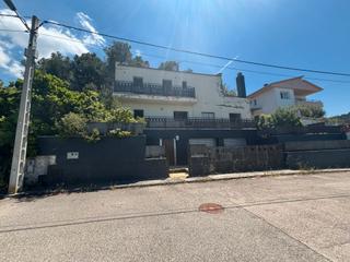 Casa  Avinguda martivell. Vivienda unifamiliar en venta en martivell, gelida.