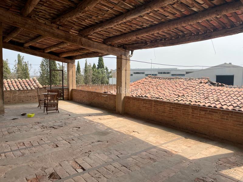 Foto d9ab4d93-f99f-4f44-a674-8ae062654726. Casale con camino riscaldamento parcheggio piscina in Bellpuig