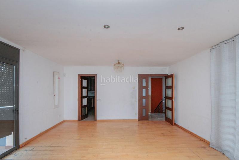 Foto a84310fa-59de-4d02-9f54-b202e441a9e6. Casa  en venta en calle rigoberta menchú, , en Rubí