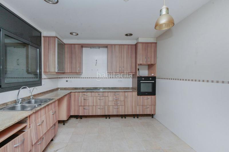 Foto f26fc4dc-e5b8-48b1-95cd-362179ffaa92. Casa  en venta en calle rigoberta menchú, , en Rubí