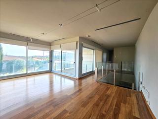 Casa  Carrer camprodon. Exclusivo chalet adosado de lujo con piscina y jardín privado