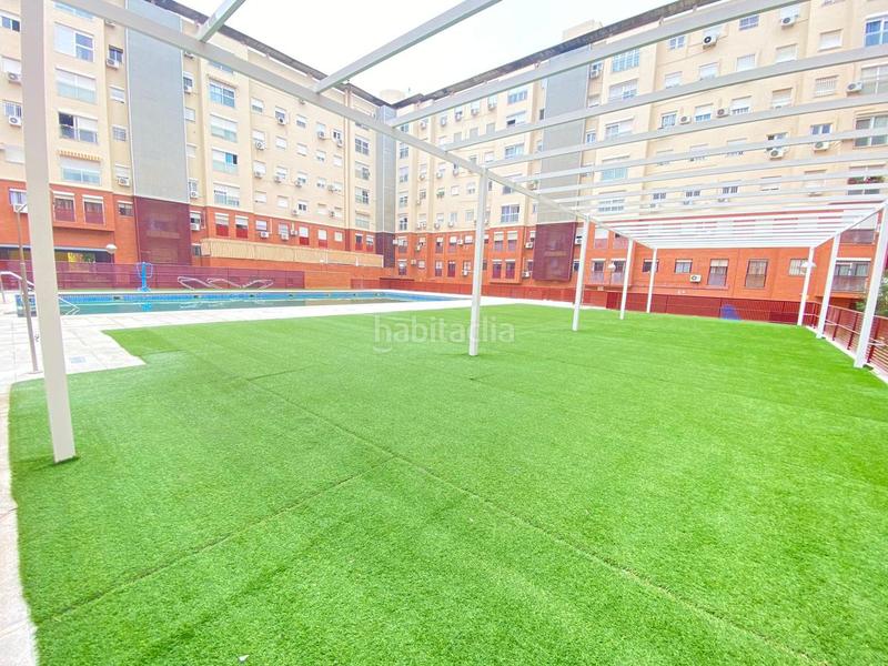 Foto 19d1e0f8-7678-4af8-a75a-cd5ce2306b47. Pis amb aparcament piscina a colores - entreparques Sevilla