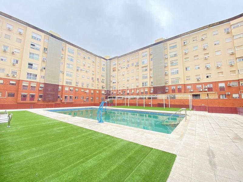 Foto 51f5dfb2-0a34-4fad-92bc-170e132e86a4. Pis amb aparcament piscina a colores - entreparques Sevilla