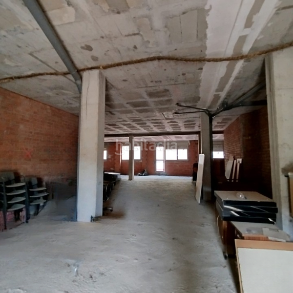 Foto 16c1e07e-37a5-4dea-a0e2-d54c5bc3b776. Rent business premise in Calaf