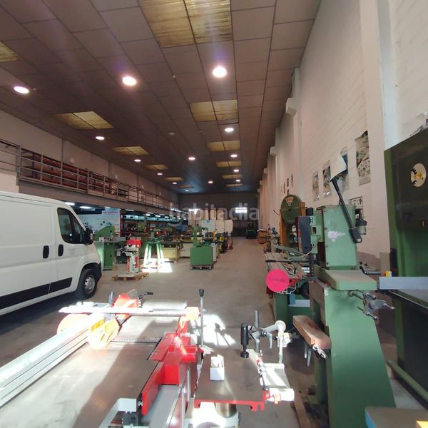 Foto 63f75b0b-462c-4329-bfff-5d0783f0d94b. Nau industrial a Navàs