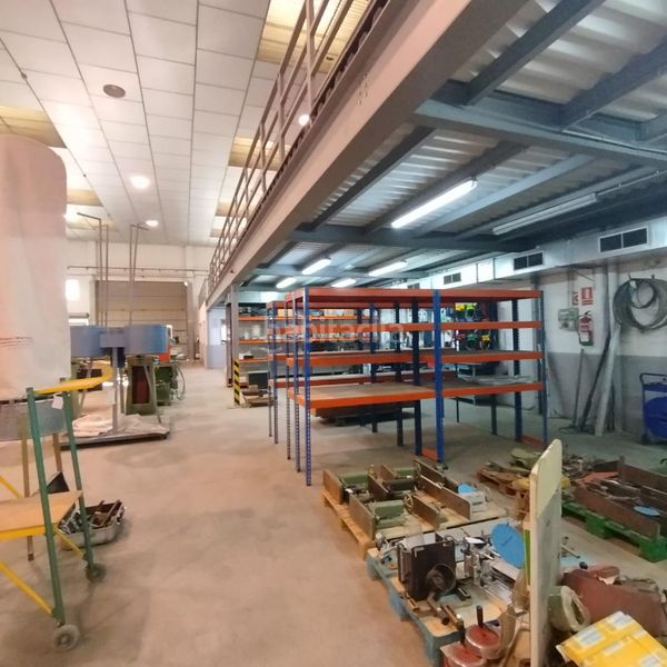 Foto 7cb60a16-8648-44bb-bd97-9136978f2345. Nau industrial a Navàs