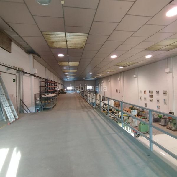 Foto c6db51a0-27ca-4c98-b923-5cb1a38fb45a. Nau industrial a Navàs