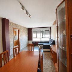 Pis a Navàs. Espacioso piso en venta