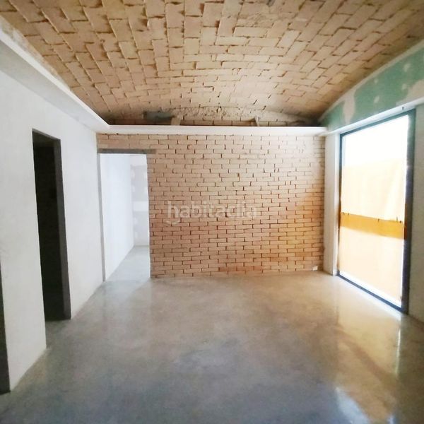 Foto b2b9b96a-64fe-4518-958b-ce1b98392b79. Lloguer local comercial a Navàs