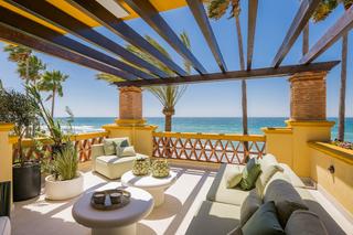 Appartement à Río Real. Apartamento de 3 dormitorios de lujo en primera línea de playa e