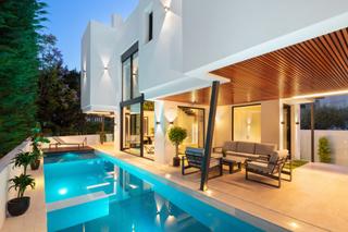 Casa a Sorolla-ur casablanca 17. Una impresionante villa de playa contemporánea situada en la mil