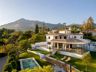 Casa a Puente Romano. Contemporáneo andaluz villa de lujo en la milla de oro de marbel
