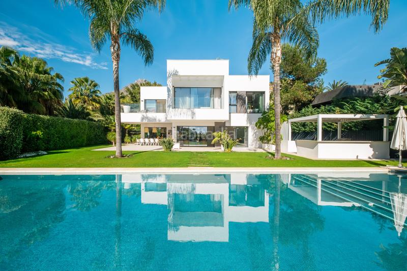 Foto 568f1633-a5d6-4746-bf90-3aa1b7f3d1db. Casa villa moderna en una de las mejores zonas en Marbella