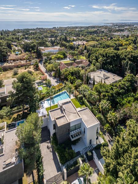 Foto 56f90dc7-f7f7-447e-b722-b17d8ee0f1d4. Casa villa moderna en una de las mejores zonas en Marbella