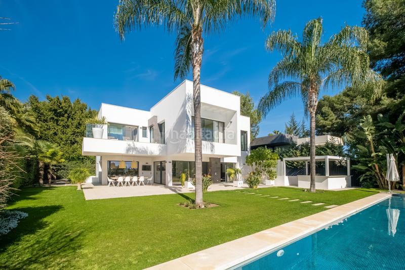 Foto 70ebbc8a-fd37-40d8-8f4f-b6e7397eac7b. Casa villa moderna en una de las mejores zonas en Marbella