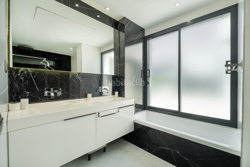 Foto a890008b-0d59-41ce-b3be-b8b0dc0fdbb0. Casa villa moderna en una de las mejores zonas en Marbella