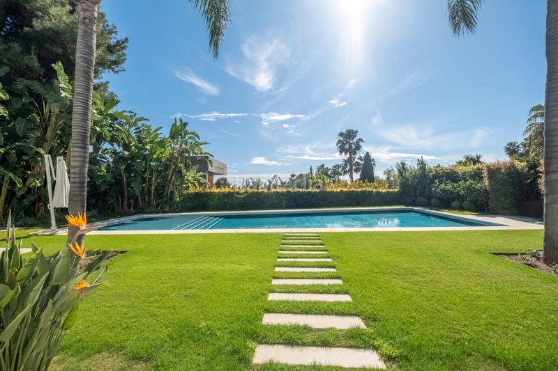 Foto e262f403-1c73-4410-835d-cd44406517c2. Casa villa moderna en una de las mejores zonas en Marbella